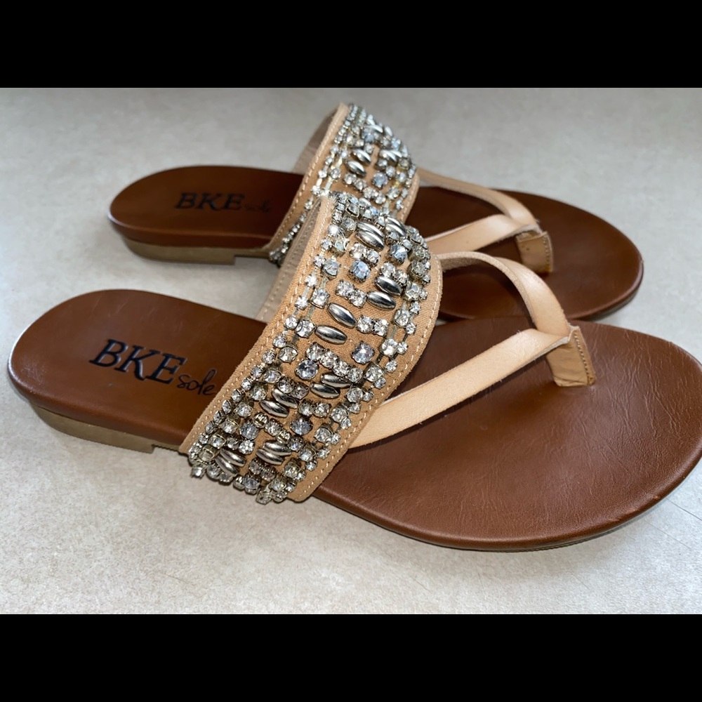 Buckle BKE Sole Tan and Silver Embellished Sandals Size 6 - Picture 4 of 5